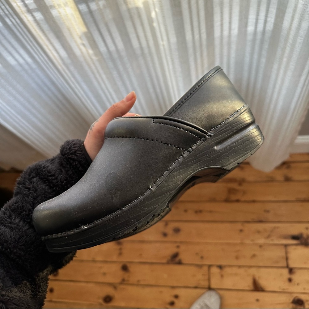 Black Danskos
